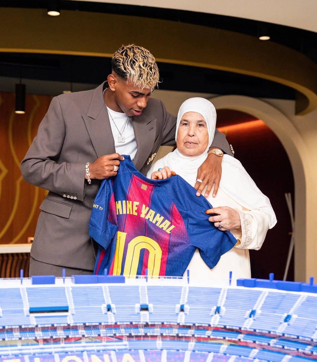 LAMINE YAMAL NUMBER 10 Fc Barcelona jersey