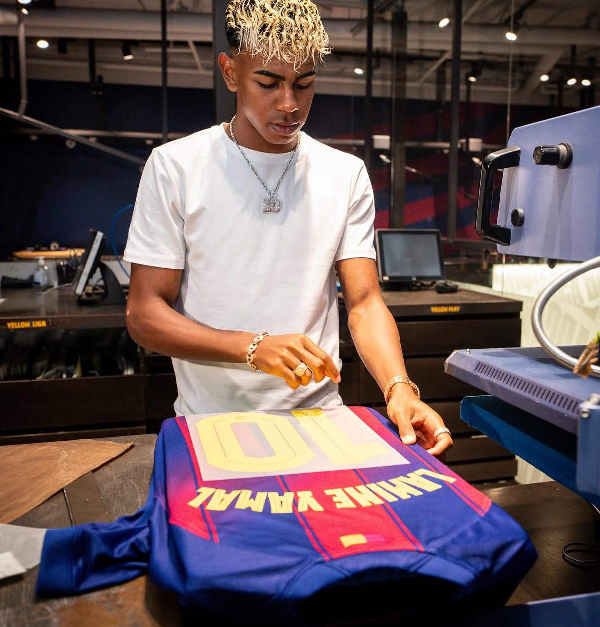 LAMINE YAMAL NUMBER 10 Fc Barcelona jersey