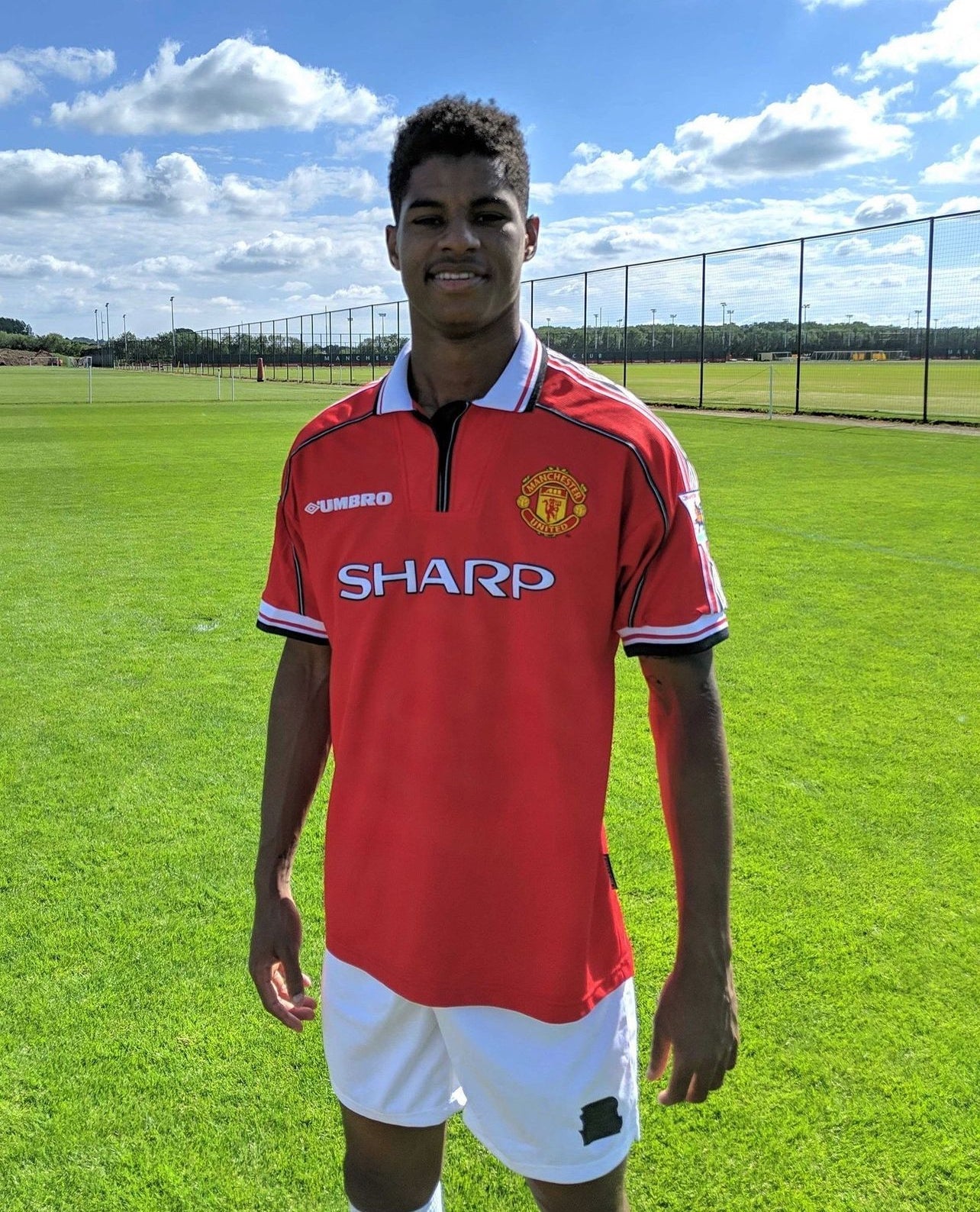 1998 – 1999 Manchester united  Home retro kit
