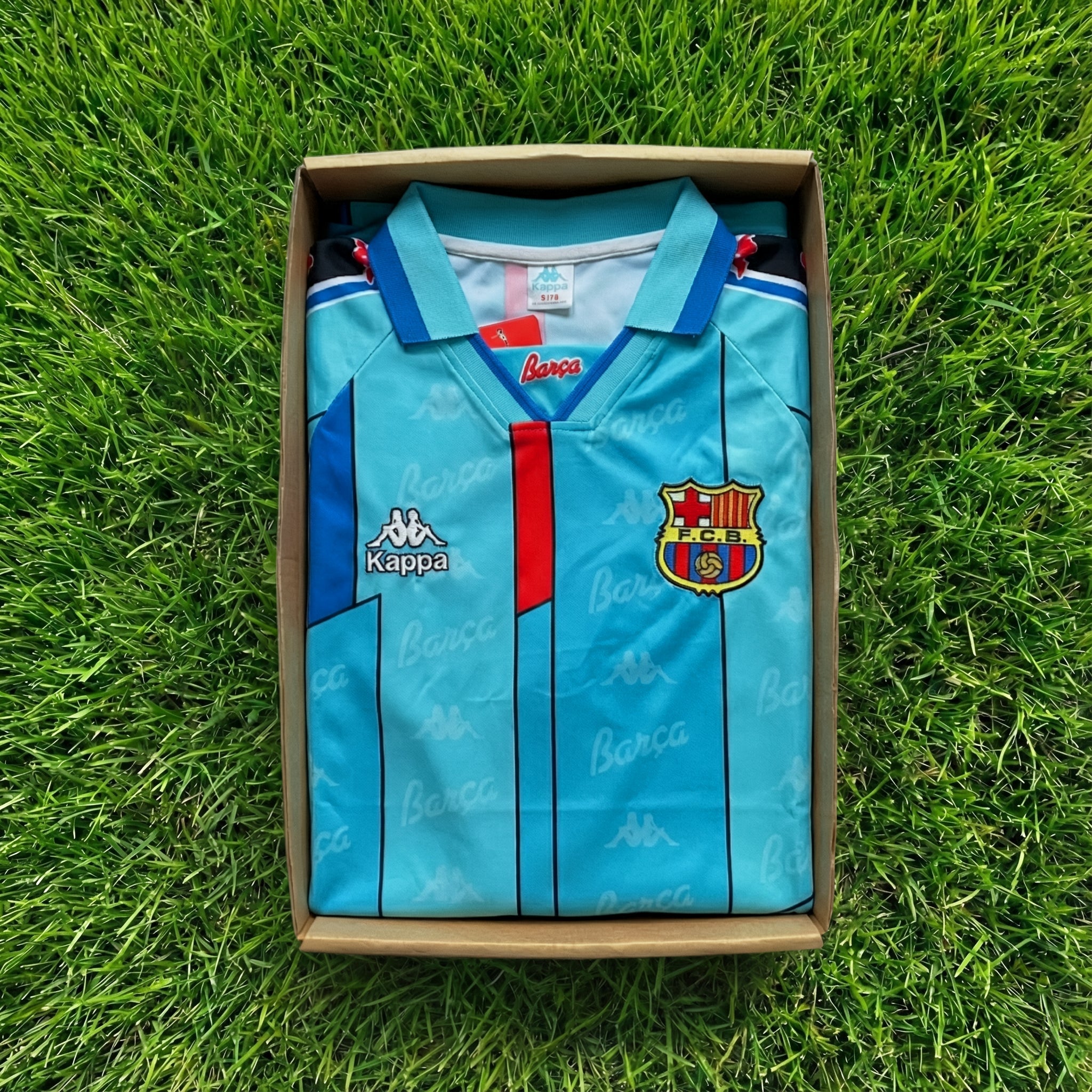 Retro Mystery Football Shirt Box (1 item)